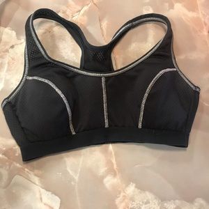 Preteen bra , not a precise size , grey .❤️